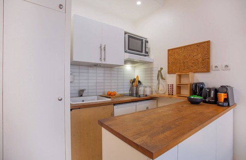 Quartier de Rochechouart Apartment | Faiderbe-Chaligny-1-Bed Apt, Sleeps 2