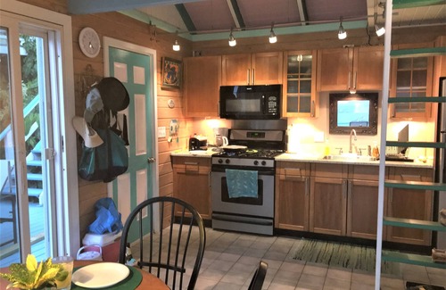 Johnson Bay House | Fair Winds Cottages - Great for 2-4 people