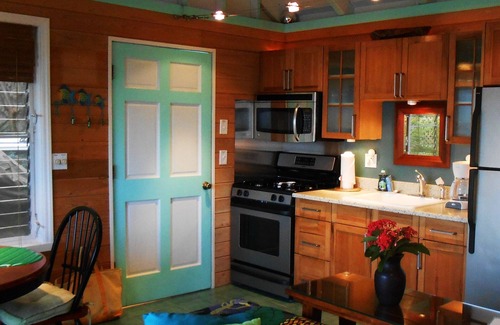 Johnson Bay House | Fair Winds Cottages - Great for 2-4 people