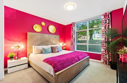 Carthay Circle Apartment | Fairfax District Chic City Oasis 2 BR Apt with Den 136