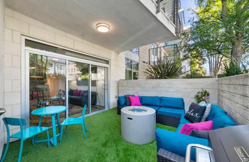 Carthay Circle Apartment | Fairfax District Chic City Oasis 2 BR Apt with Den 136