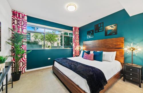 Carthay Circle Apartment | Fairfax District Chic City Oasis 2 BR Apt with Den 136