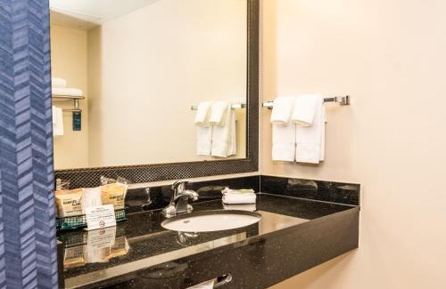 Downtown San Antonio Hotel | Fairfield by Marriott San Antonio Alamo Plaza Convention Center