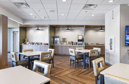 The East Side Hotel | Fairfield by Marriott Inn & Suites San Francisco Airport Oyster Point Area