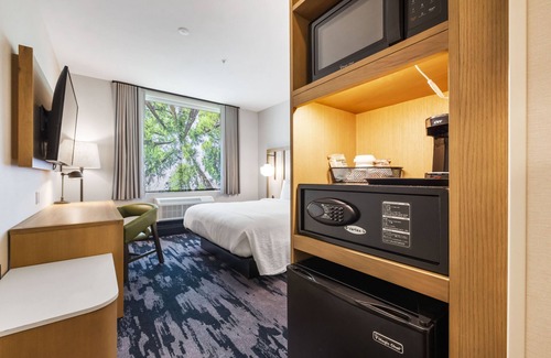 The East Side Hotel | Fairfield by Marriott Inn & Suites San Francisco Airport Oyster Point Area