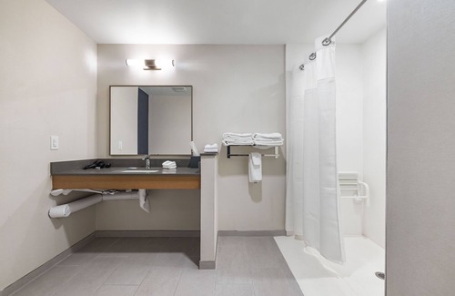 The East Side Hotel | Fairfield by Marriott Inn & Suites San Francisco Airport Oyster Point Area