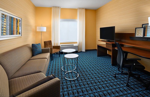 Roosevelt Hotel | Fairfield Inn&Suite by Marriott Fresno Yosemite Intl Airport