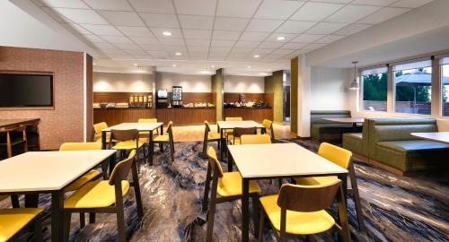 Moncton Hotel | Fairfield Inn & Suites by Marriott Moncton