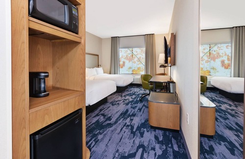 Alpine Center Hotel | Fairfield Inn & Suites by Marriott Grand Rapids North