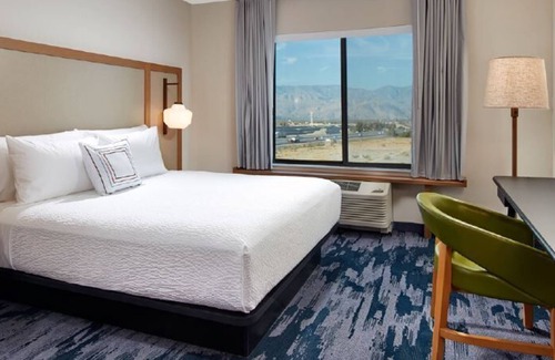 Alpine Center Hotel | Fairfield Inn & Suites by Marriott Grand Rapids North