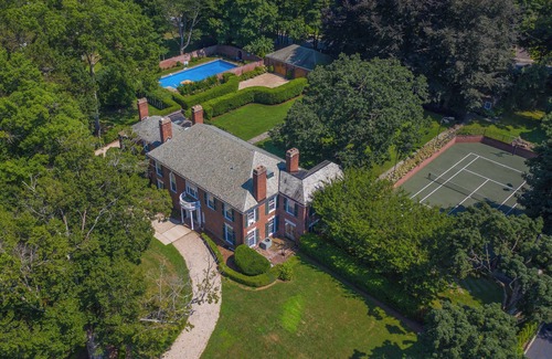 Fairfield House | 🌟 Fairfield Luxury Estate | 7BR 8BA | 🏊 Heated Pool | 🎾 Tennis | 🧖 Sauna | Sleeps 16