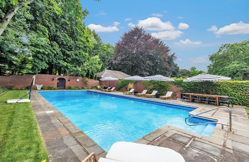 Fairfield House | 🌟 Fairfield Luxury Estate | 7BR 8BA | 🏊 Heated Pool | 🎾 Tennis | 🧖 Sauna | Sleeps 16
