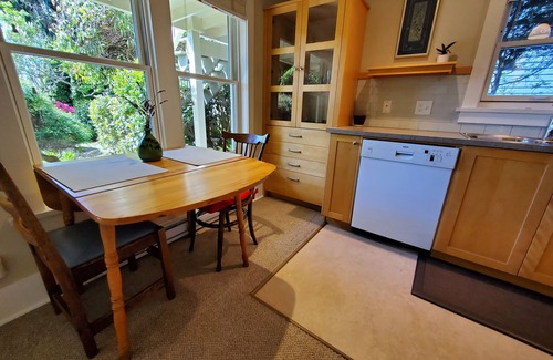 Fairfield House | Fairfield Oasis in the Heart of Victoria