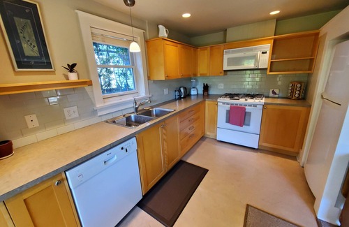 Fairfield House | Fairfield Oasis in the Heart of Victoria