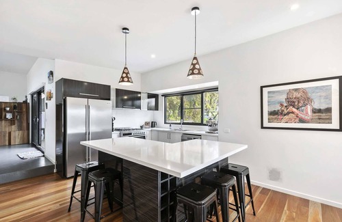 Fairhaven House | Fairhaven Retreats I Modern Home I Walk to Beach