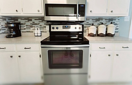Daphne House | FAIRHOPE, DAPHNE, DT MOBILE & BEACHES!nDAY SPA, POOLS, GOLF,& MASSAGE CHAIR INCL