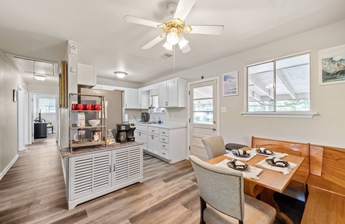 Fairhope House | Fairhope Fav! Huge Yard + Patio, Fire Pit, Free Streaming + Wifi, 40min to Beach