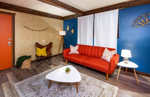 Lansing Apartment | FairLane #1|That 70's Place