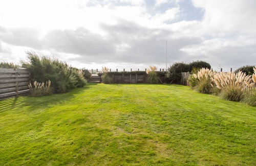 Earnley House | Fairlight - Charming Coastal Home on the Beach