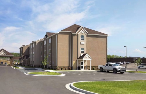 White Hall Hotel | Fairmont Find: Budget-friendly Room With Free Breakfast and Free Parking