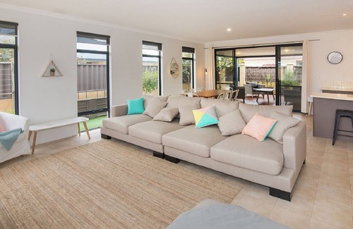 Geographe House | FAIRVIEW - Central Getaway to Busselton