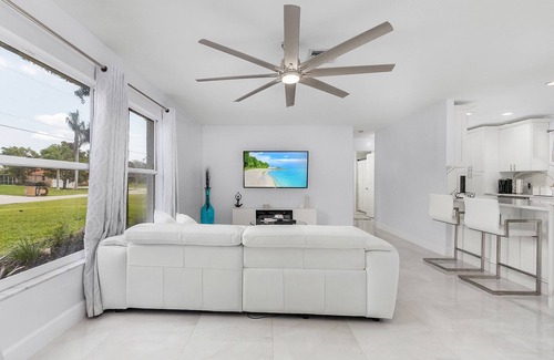 Fort Myers House | Fairview Getaway