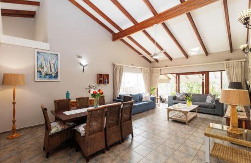 Manaba Beach Apartment | Fairview House