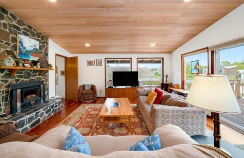 Manzanita House | Fairview MCA 245
