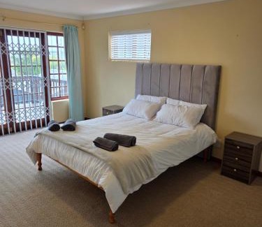Hunter's Home House | Fairway Garden Retreat, Knysna