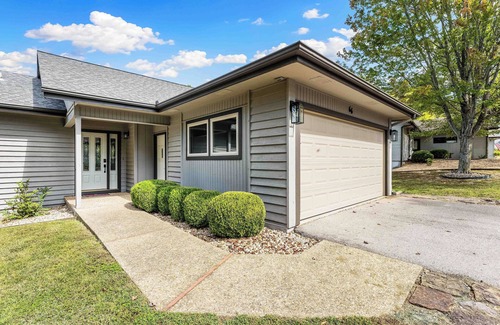 Bella Vista House | Fairway on the Trail! Cozy 2-bedroom townhome, ride out Back 40/golf course.