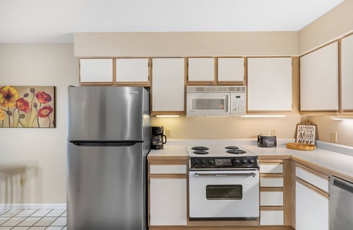 Table Rock Condo | Fairway Retreat Stay for 6