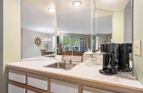 Table Rock Condo | Fairway Retreat Stay for 6