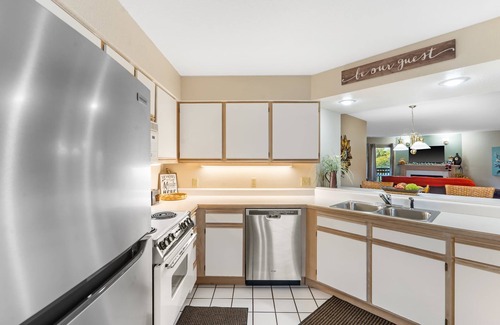 Table Rock Condo | Fairway Retreat Stay for 6