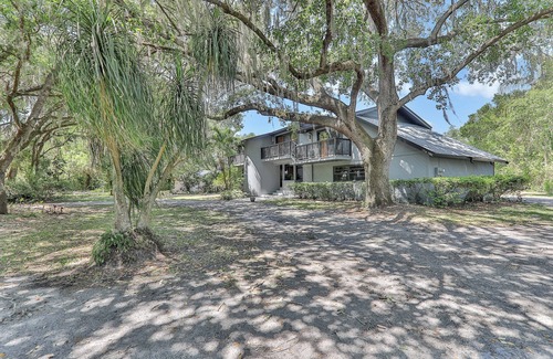 Avon Park House | Fairway to Heaven - Golf Course Home with Heated Saltwater Pool near Lake Lotela