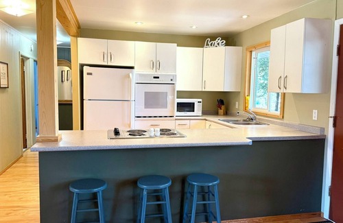 Falcon Lake Cabin | "Fairway to Heaven' – Walk to Golf, Beach, Lake, Bar & More!