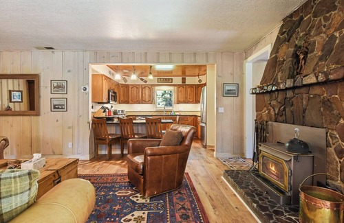Kings Beach Cabin | Fairway Vacation Rental Cabin - Walk to Lake, On Golf Course
