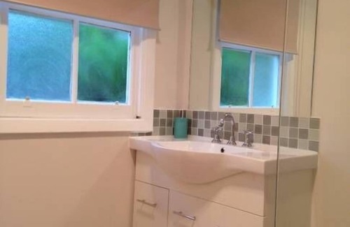 Warragul Cottage | Fairway Views Accomadation