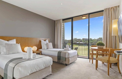 Fingal Apartment | Fairway Views – Moonah Apartment 23