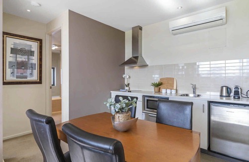Fingal Apartment | Fairway Views – Moonah Apartment 24