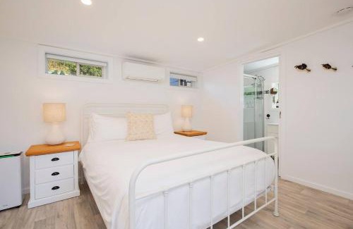 Mayfield House | Fairy Nook - Charming Granny Flat with Shared Garden