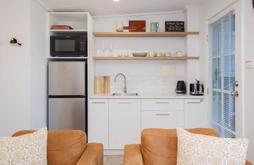 Mayfield House | Fairy Nook - Charming Granny Flat with Shared Garden