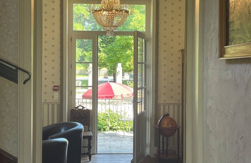 Brain-sur-Allonnes House | Fairytale castle with heated outdoor pool