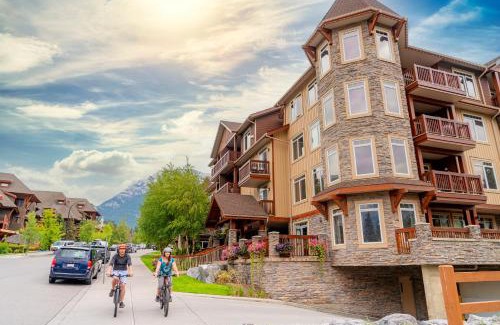 Canmore Hotel | Falcon Crest Lodge by CLIQUE