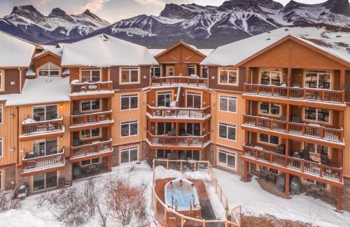 Canmore Hotel | Falcon Crest Lodge by CLIQUE