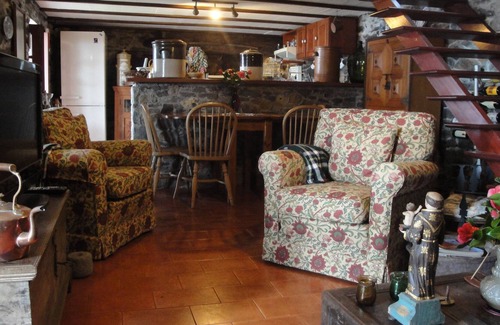 Calheta Cottage | Falcon House. Traditional rustic house