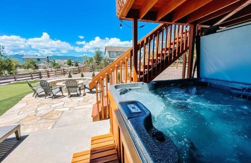 Gleneagle House | Falcon's Nest hot tub games mins to USAFA and hiking