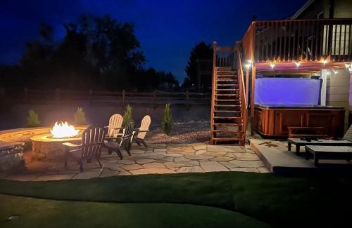 Gleneagle House | Falcon's Nest hot tub games mins to USAFA and hiking