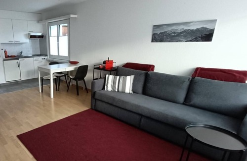 Maienfeld Apartment | Falknis holiday flat in Maienfeld with mountain views