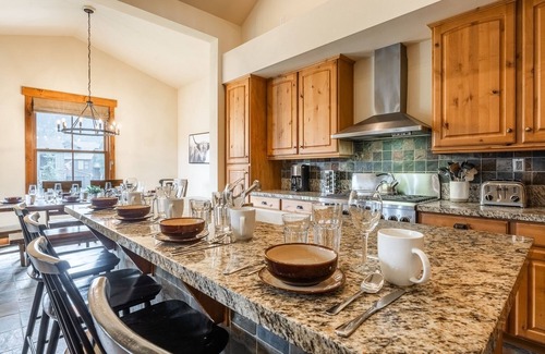 Mammoth Lakes House | Fall Availability! Home with Loft Area, Panoramic Mountain Views, and Shared Hot Tub!