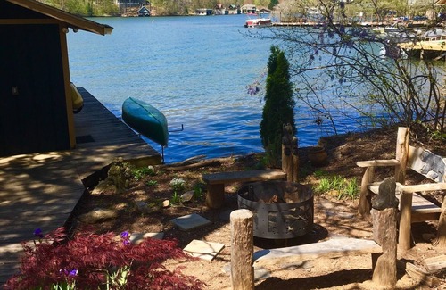 Wiley House | Fall Availability! Ask about last minute discounts! LAKEFRONT Cabin! All 5 ⭐️!
